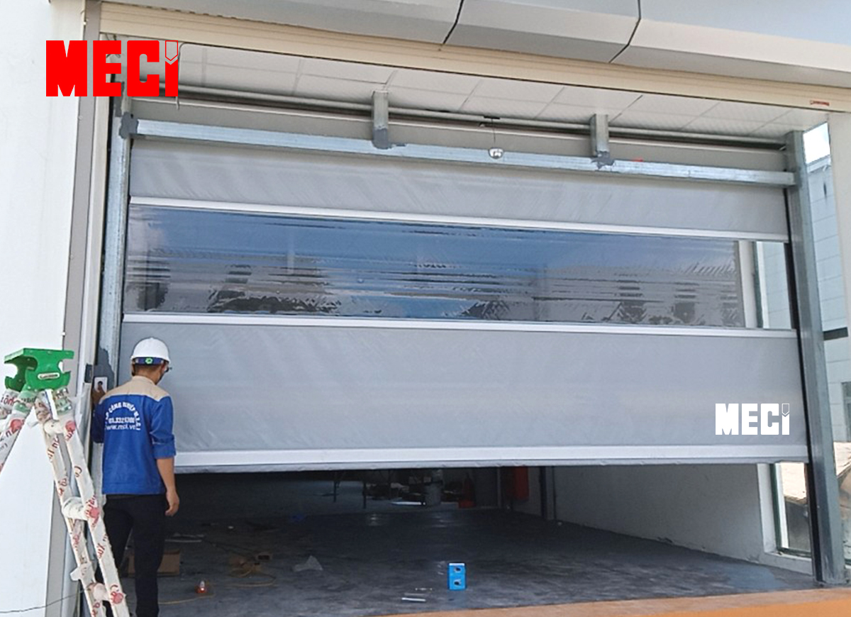 Cửa cuốn nhanh lắp tại cửa xuất hàng