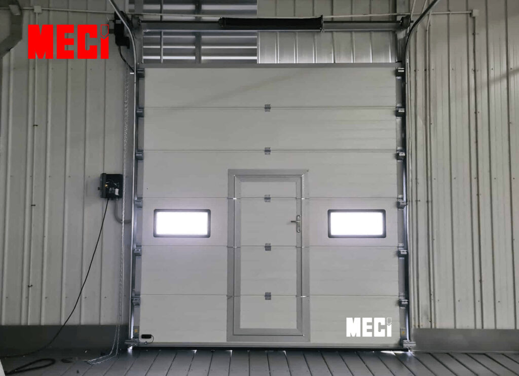 Sản phẩm có thể thiết kèm kế cửa thoát hiểm