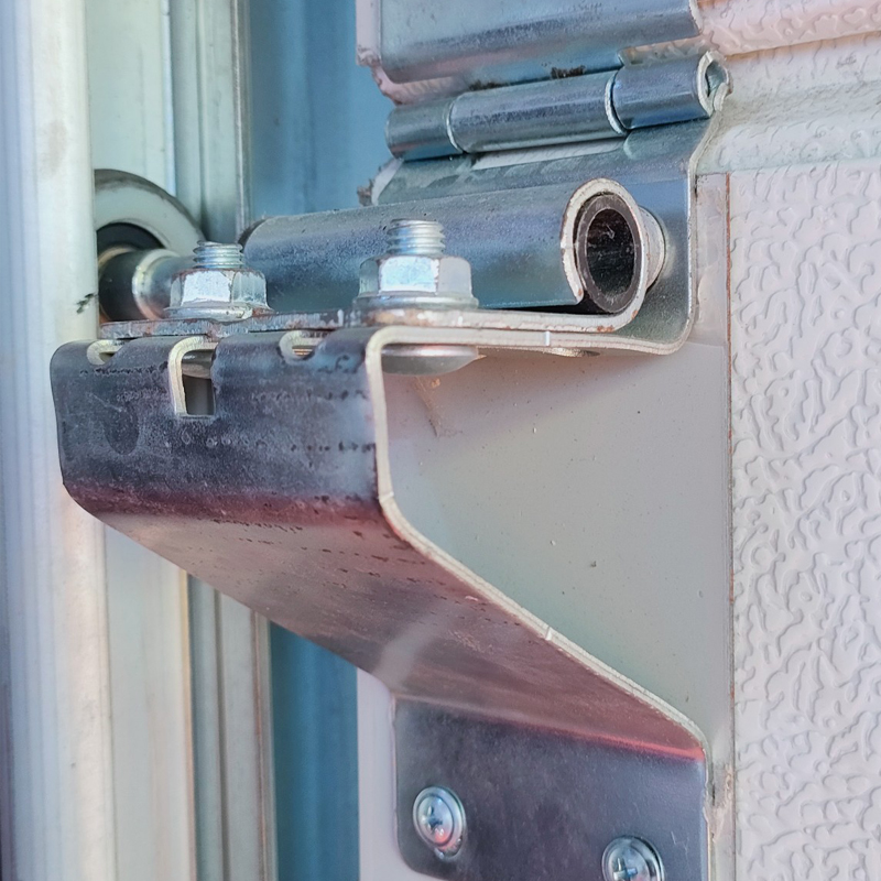 Khớp nối bản lề và bánh xe dẫn