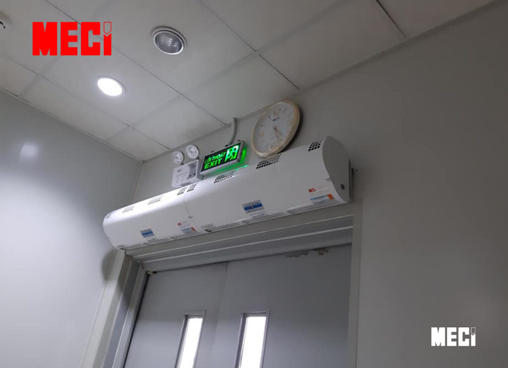 Quạt chắn gió lắp tại cửa thoát hiểm