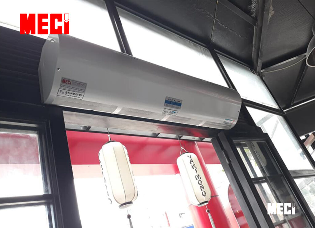 Quạt chắn gió ngăn vào nhà hàng