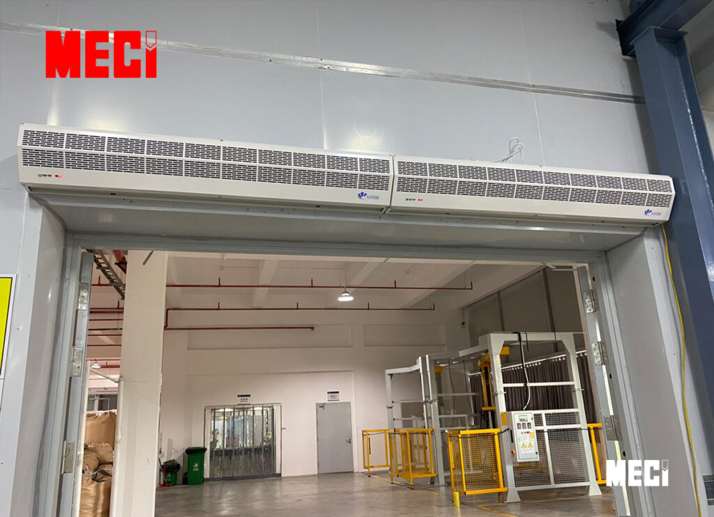 Quạt cắt gió lắp trong không gian nhà xưởng