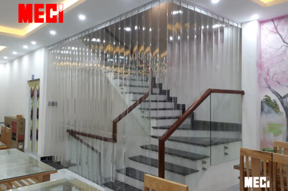 Rèm nhựa ngăn lạnh cầu thang