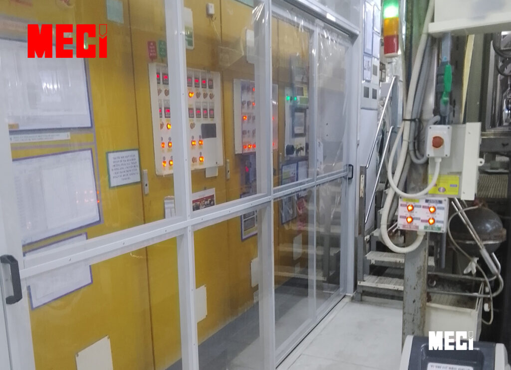 Vách ngăn nhiệt và hạn chế va chạm vào nút chức năng khi di chuyển