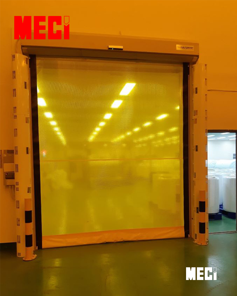 Cửa cuốn nhanh tự phục hồi thân polyester vàng trong