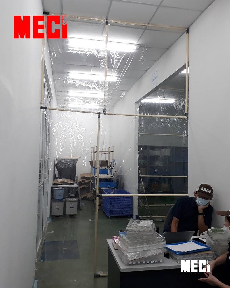 Vách nhựa trong lắp tạm thời