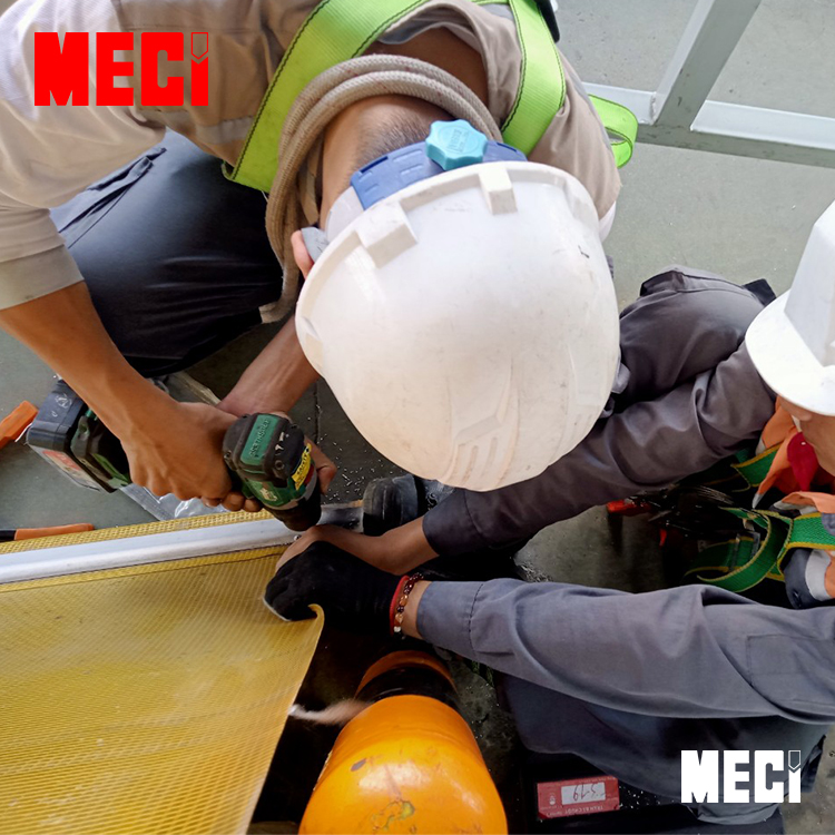 Nhân viên thực hiện sửa chữa vị trí ít hỏng hóc