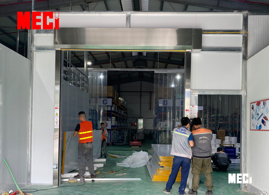 Nhân viên MECI hướng dẫn Khách sử dụng