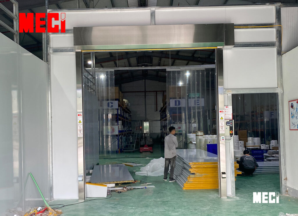Cửa cuốn lắp tại bên trong nhà xưởng