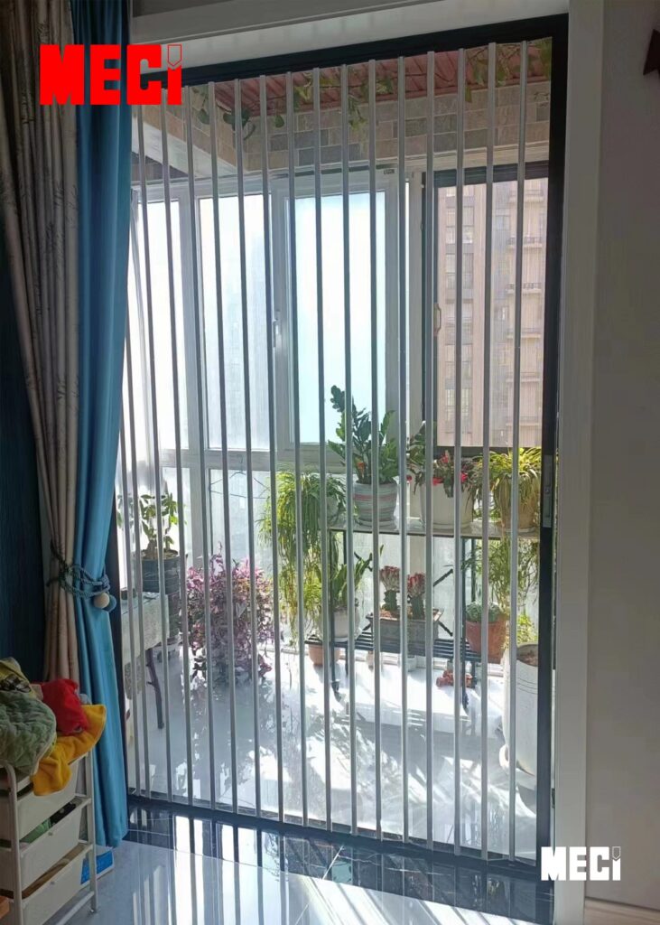 Vách xếp giúp ngăn bụi bẩn từ ban công