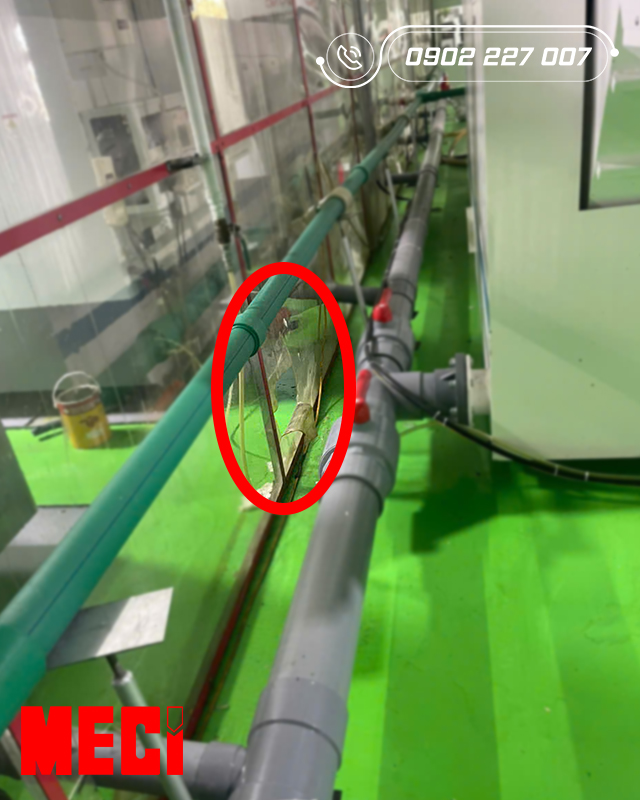 Nhựa pvc cũ bị rách thủng