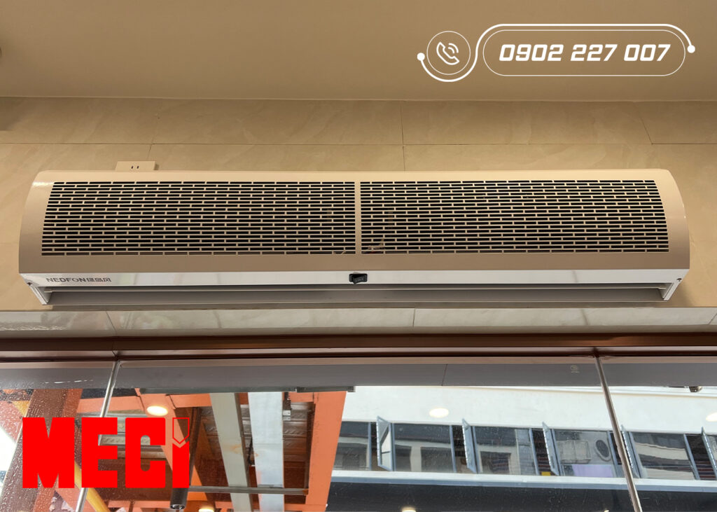 Quạt lắp bên trong cửa hàng tạp hóa