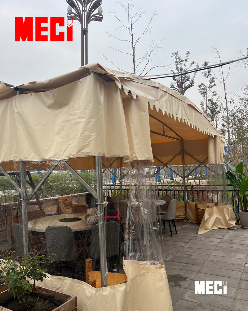 Nhà lều bạt tại khu đón khách